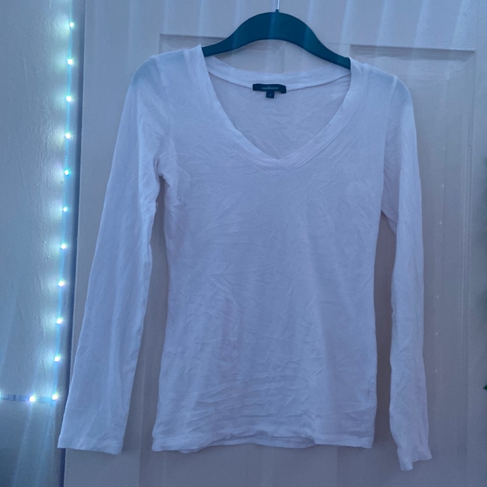 Ambiance White V neck Size Small